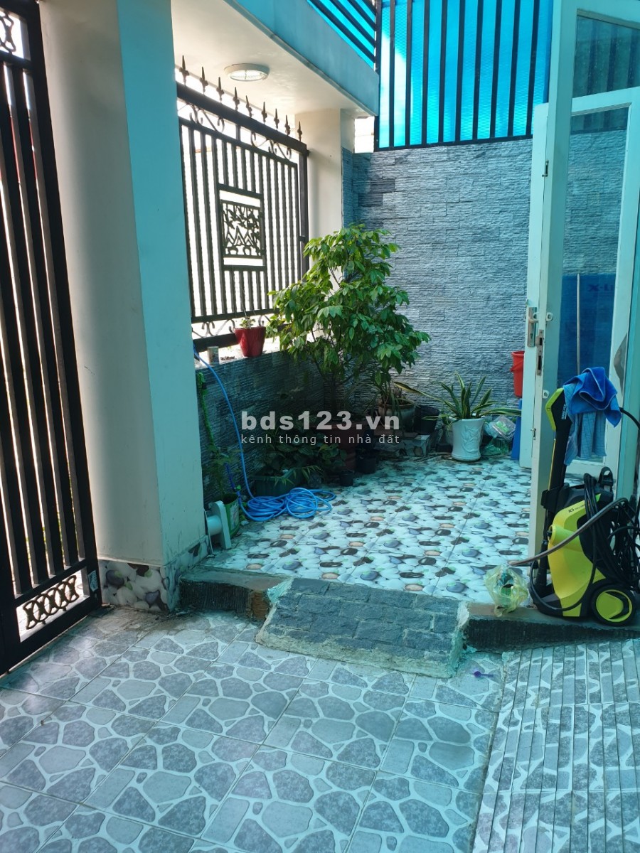 Cho thuê gấp nhà nguyên căn 1 lầu 3 pn 3 wc hẻm xe hơi gần ngã 4 Bà Điềm Phan Văn Hớn, 9 triệu/tháng
