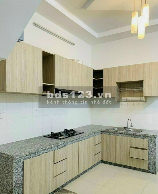 Nhà 4 tầng xe hơi đỗ cửa, CMT8, P.4, Tân Bình. 5,6 tỷ