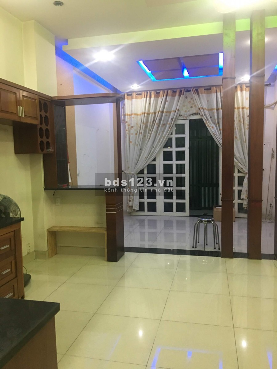 Bán gấp nhà Tân Bình, gần chợ Trần Văn Quang