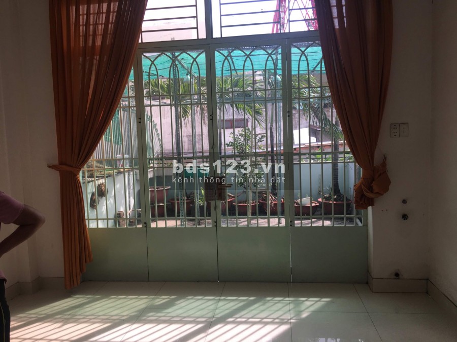 Bán gấp nhà Tân Bình, gần chợ Trần Văn Quang
