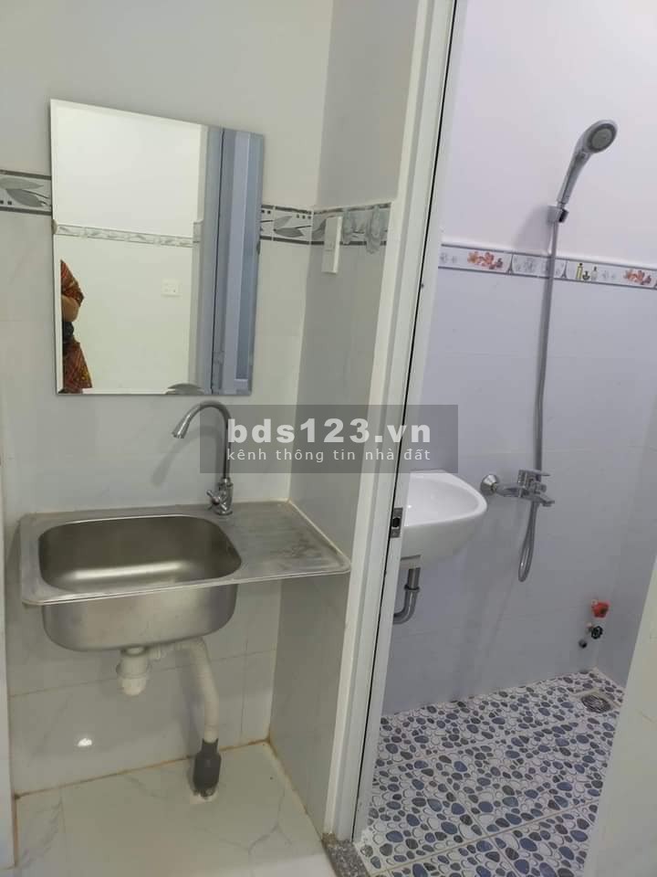 Cần bán gấp 65m2 CHDV 4 tầng đường CMT8, Quận 10, thu nhập 45 tr/tháng