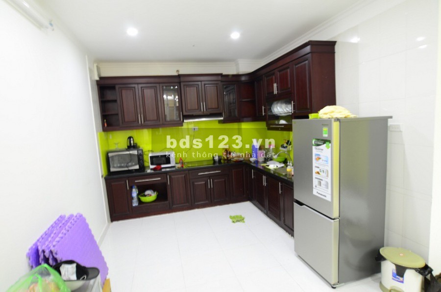 Cho thuê Chung cư 107 Nguyễn Chí Thanh 3 ngủ 115m2 cơ bản 11 triệu. Lh 0377983070