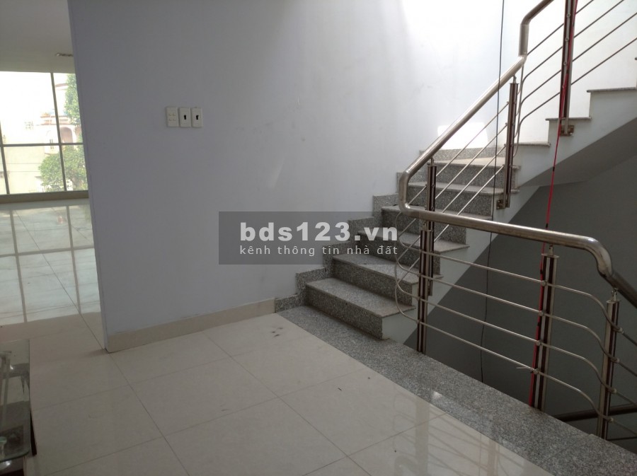 Cho nhà nguyên căn làm văn phòng, ngay mặt tiền Kinh Dương Vương