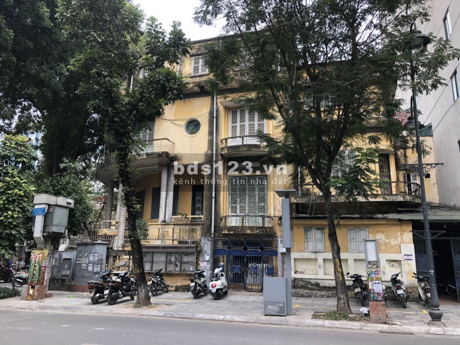 Cần bán gấp nhà mặt phố Bà Triệu mặt tiền 11m, 410m2 giá 195 tỷ