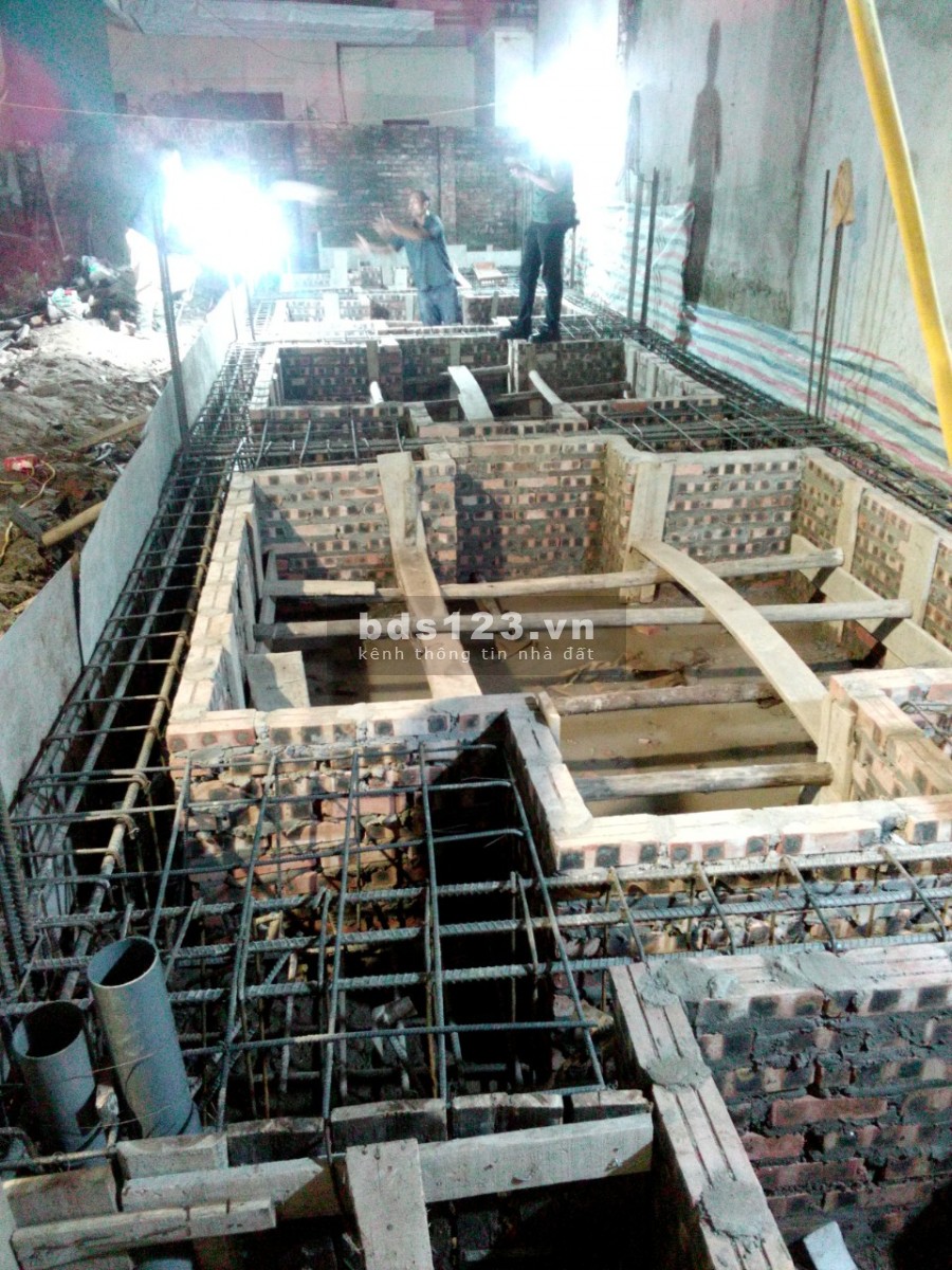 Cần bán nhà Võ Chí Công (đầu Hoàng Quốc Việt)