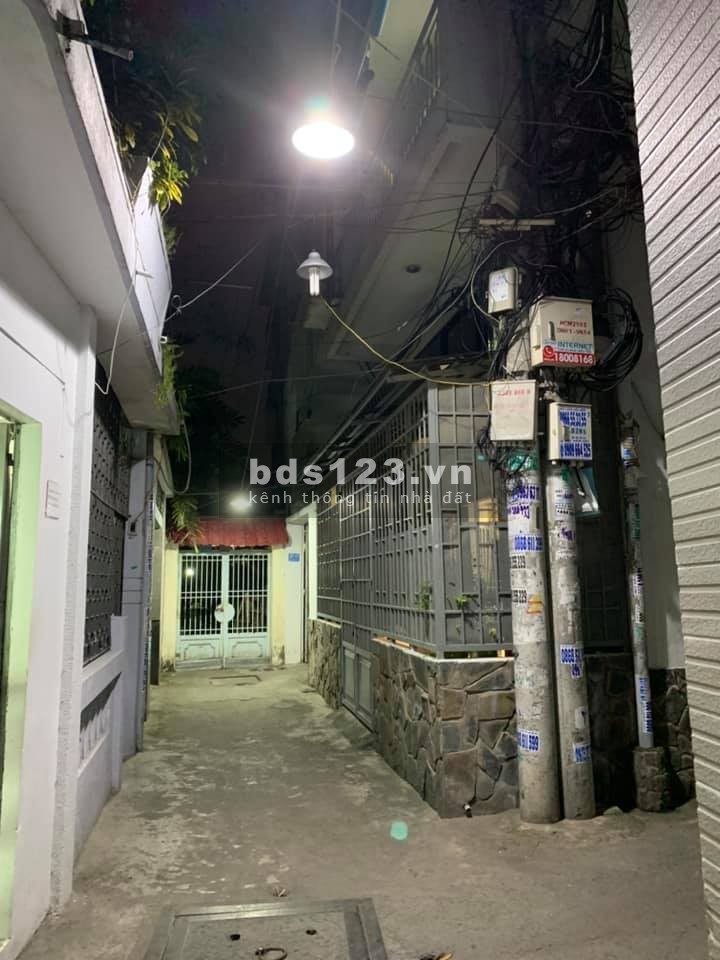 Cần tiền chữa bệnh, bán nhà đường Hoàng Sa, Quận 3 - 130m2, nhà 1 trệt xây kiên cố, giá chỉ 8,2 tỷ