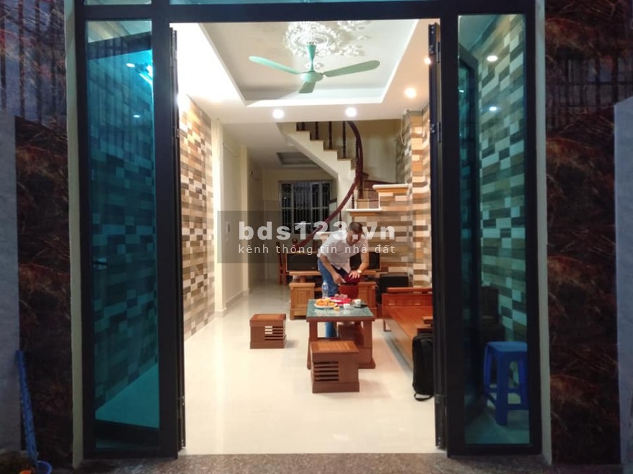 Bán nhà sổ đỏ chính chủ ở Kim Giang, Hoàng Mai, chỉ hơn 3 tỷ có ngay nhà 5 tầng đẹp vào ở ngay