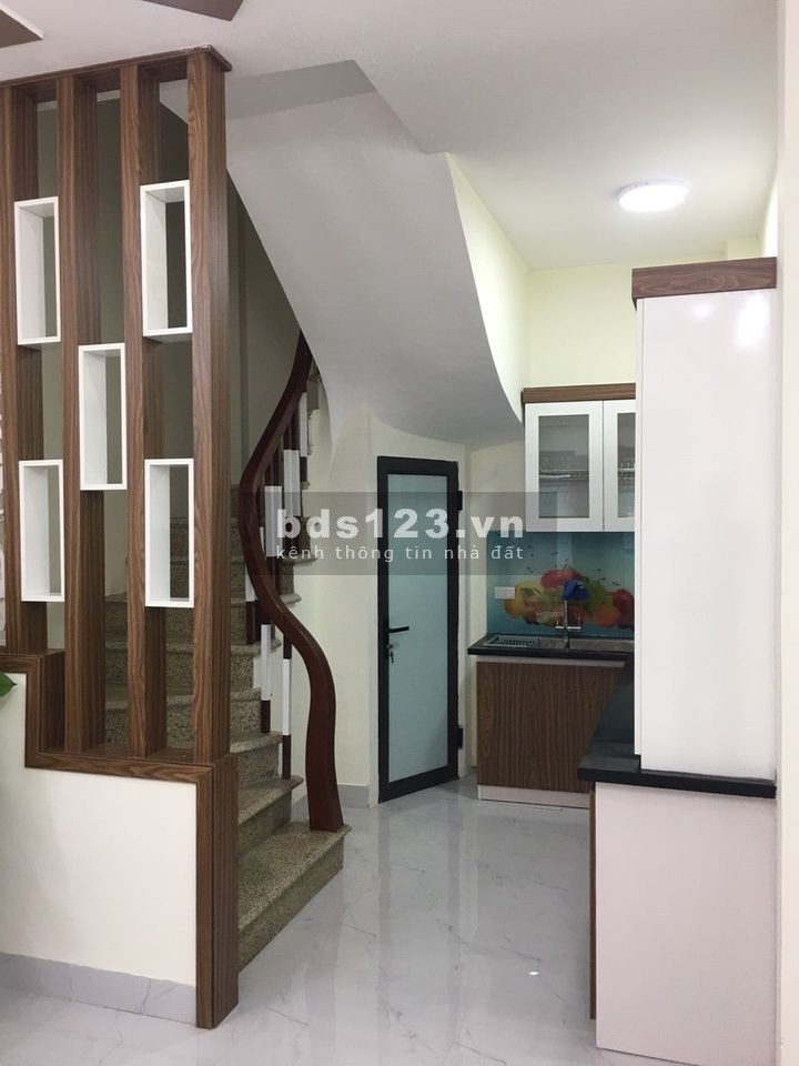 Chính chủ cần bán nhà 5 tầng tại Lạc Long Quân giá 3ty