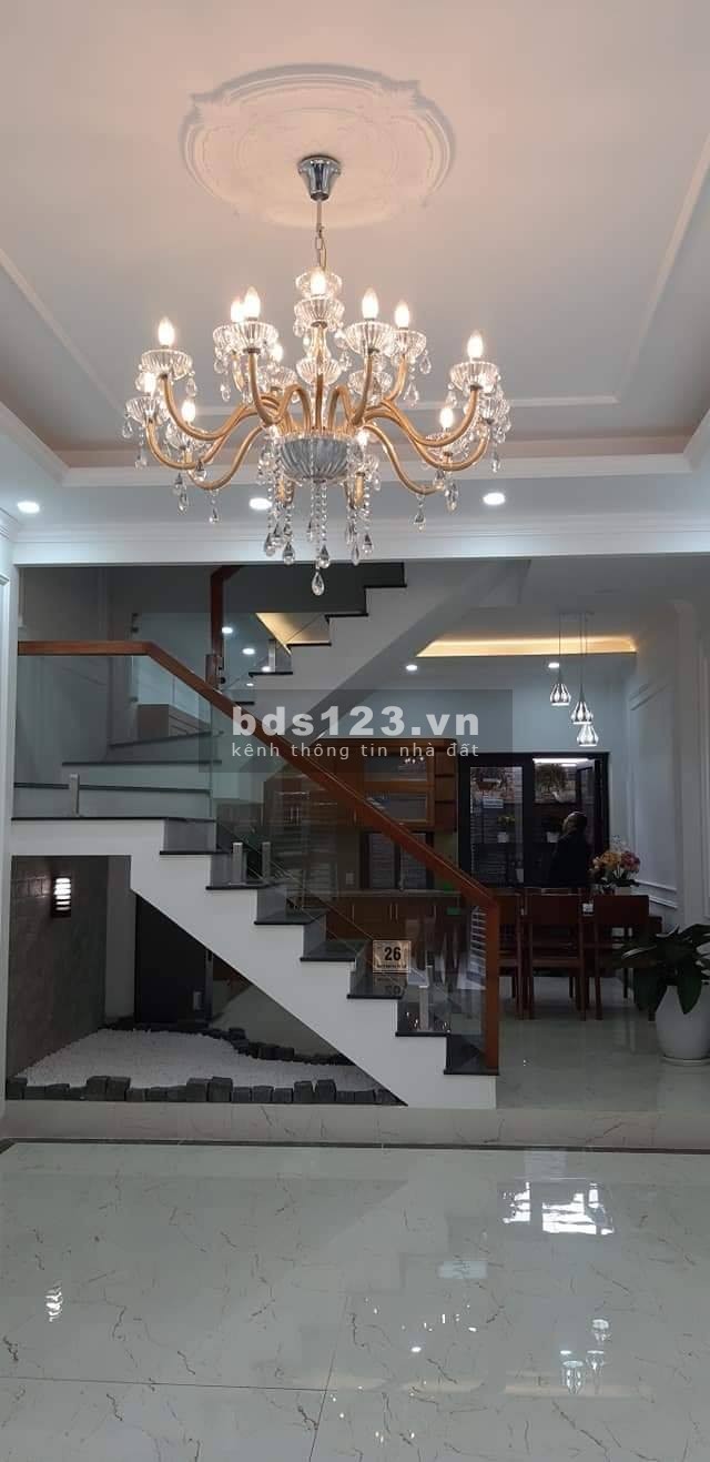 Bán gấp nhà đẹp Ngô Gia Tự, Long Biên, 58m2, 5 tầng, Mt 4.5m phân lô, nhà mới, dân xây, ô tô vào nhà, 6 PN