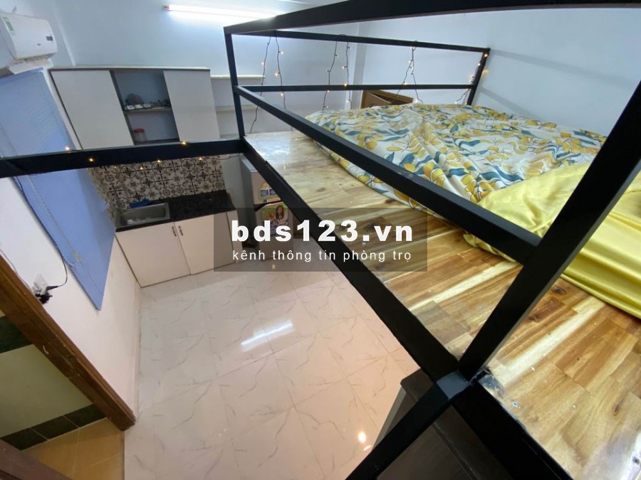 Cho thuê phòng thoáng mát có ban công rộng 30m2 Tân Bình