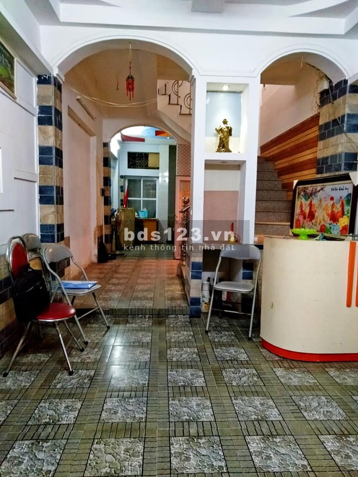 Bán nhà Xuân Thủy Cầu Giấy 40m2 5 tầng mt 3.5m giá 5.1 tỷ.