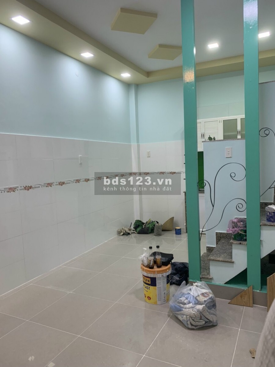 Nhà mới đẹp 4.5x7m, 1 lầu, gía 2.95 tỷ hẻm Nguyễn Văn Yến