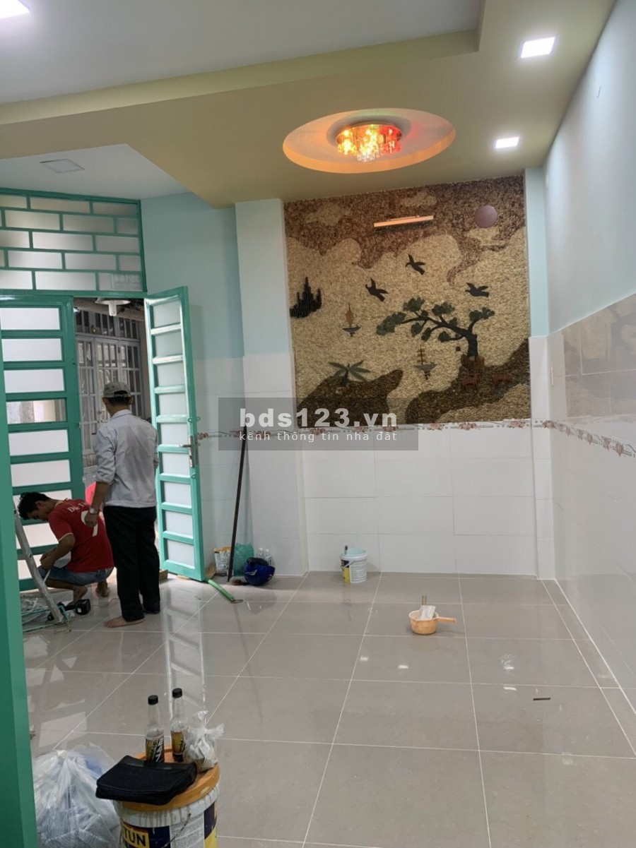 Nhà mới đẹp 4.5x7m, 1 lầu, gía 2.95 tỷ hẻm Nguyễn Văn Yến