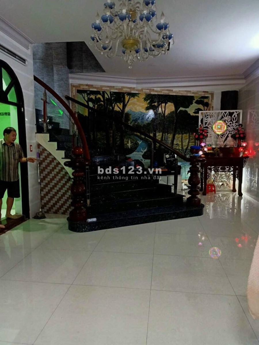 Biệt thự đẹp 11x16m giá 16.7 tỷ hẻm Lũy Bán Bích (khu biệt thự ADC)