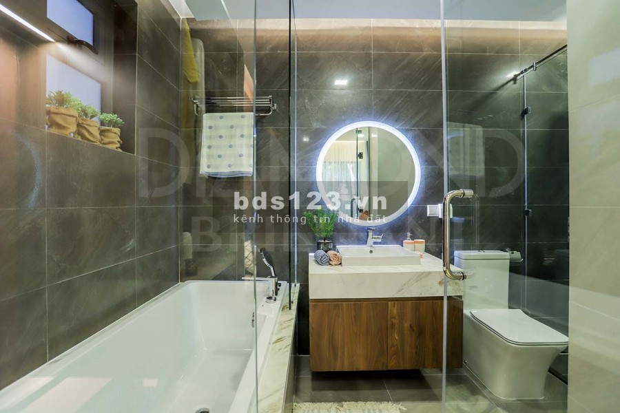 Chính chủ bán gấp Diamond Brilliant 96m2 view hồ bơi cực đẹp. Giá chỉ 5 tỷ