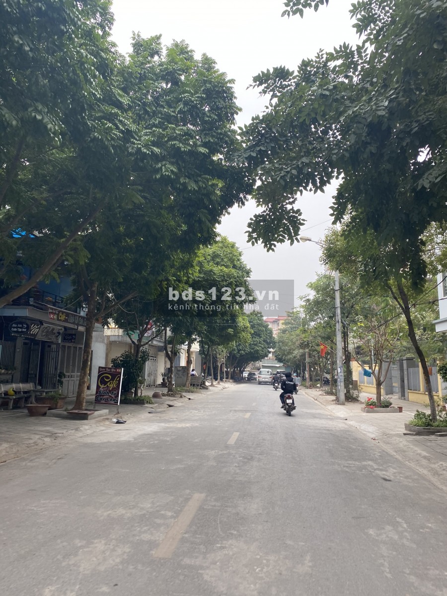 Bán nhà phân lô 40m2, vỉa hè, ô tô tránh 4 tầng giá chỉ hơn 3 tỷ Quận Long Biên