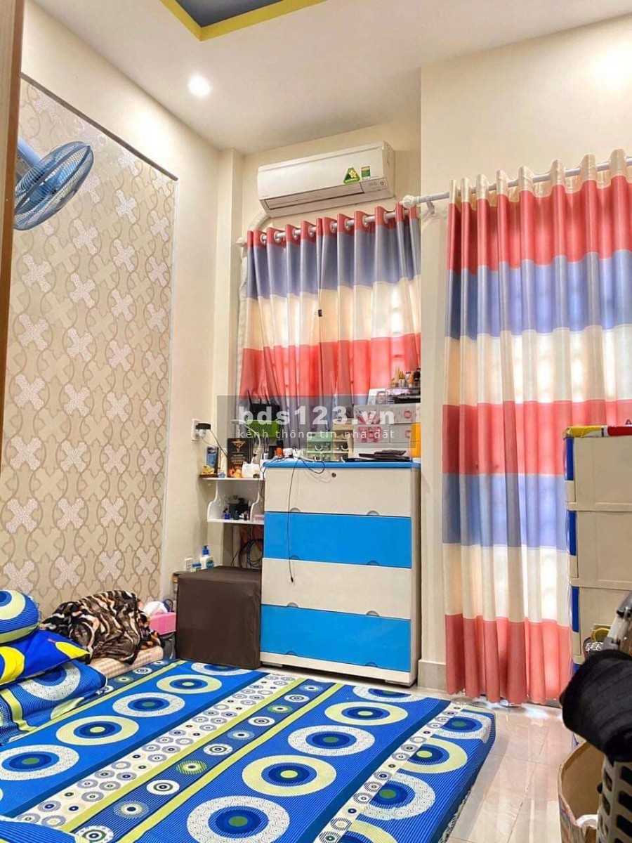 Bán GẤP nhà phong thủy tốt làm ăn lên, 1 căn ra HXH, Sổ vuông như A4, 37m2.