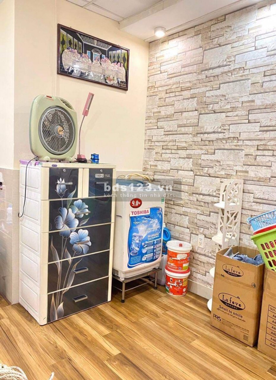Bán GẤP nhà phong thủy tốt, 1 căn ra HXH, Sổ đẹp, 40m2.