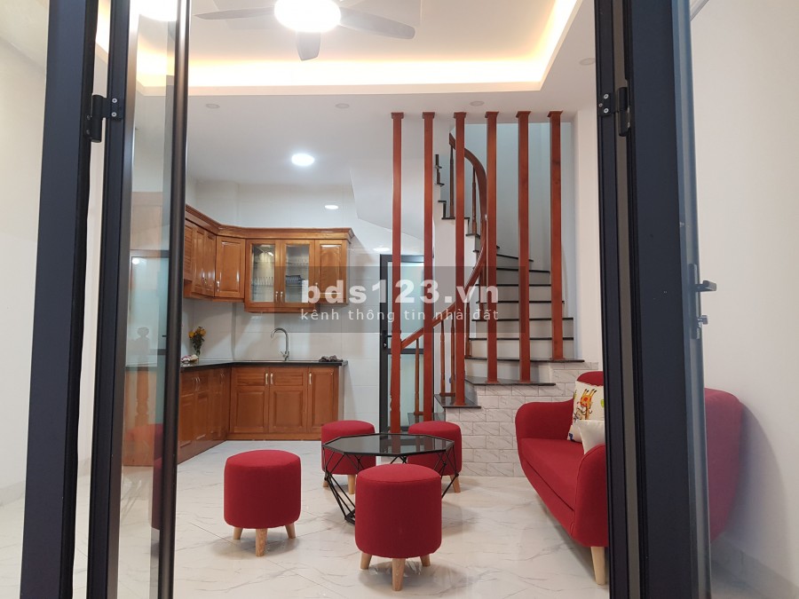 BÁN NHÀ THANH AM, LONG BIÊN - 36M x 5 TẦNG - 4 PHÒNG NGỦ, CÓ SÂN NHỎ ĐỂ XE [2.1x TỶ]