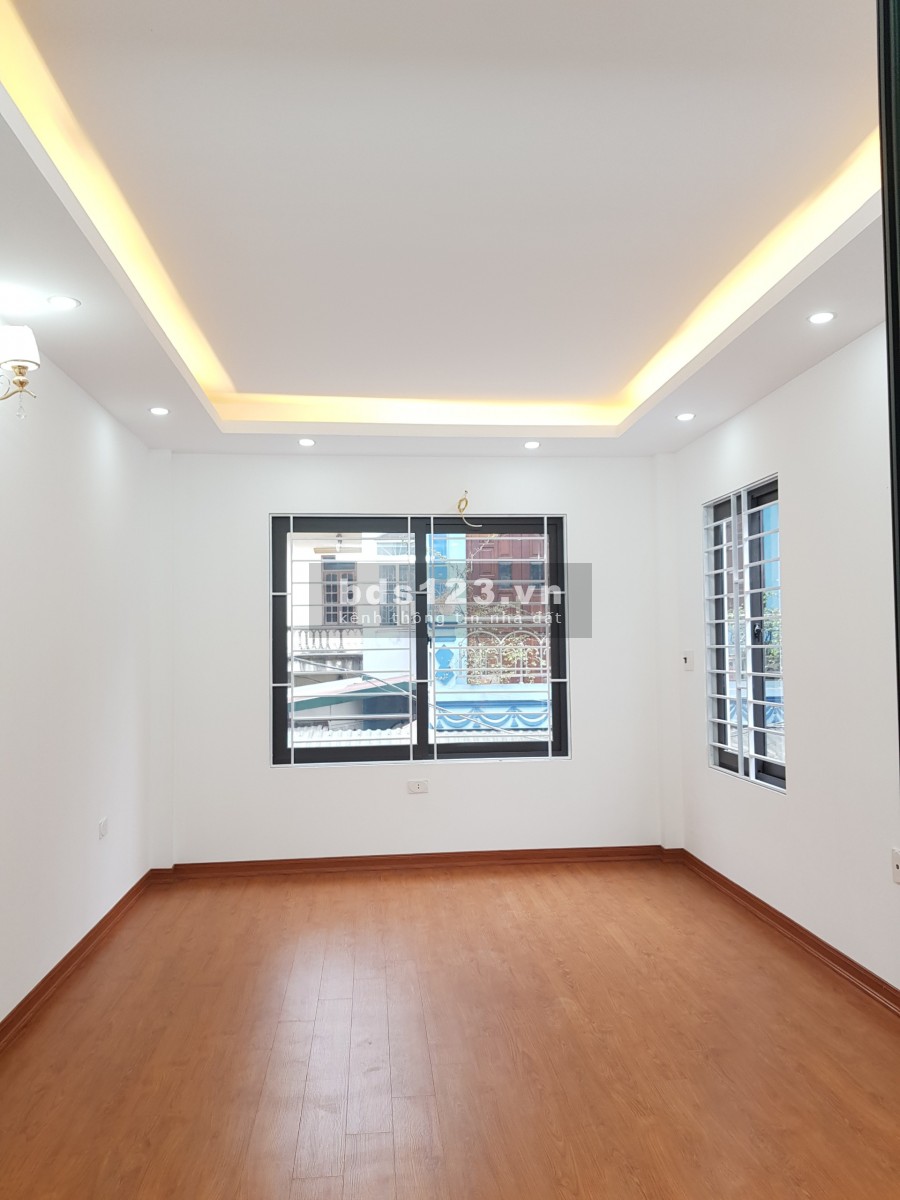 BÁN NHÀ THANH AM, LONG BIÊN - 36M x 5 TẦNG - 4 PHÒNG NGỦ, CÓ SÂN NHỎ ĐỂ XE [2.1x TỶ]