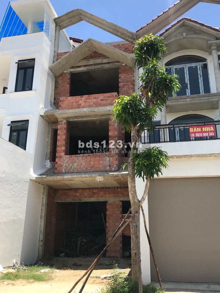 NHÀ THÔ 4 TẦNG ÁP LÔ GÓC CÁCH ĐƯỜNG CHÍNH TỈNH LỘ 10 CHỈ 30m