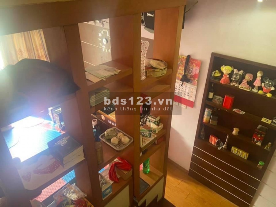 Bán nhà phân lô 40m2, vỉa hè, ô tô tránh 4 tầng giá chỉ hơn 3 tỷ Quận Long Biên