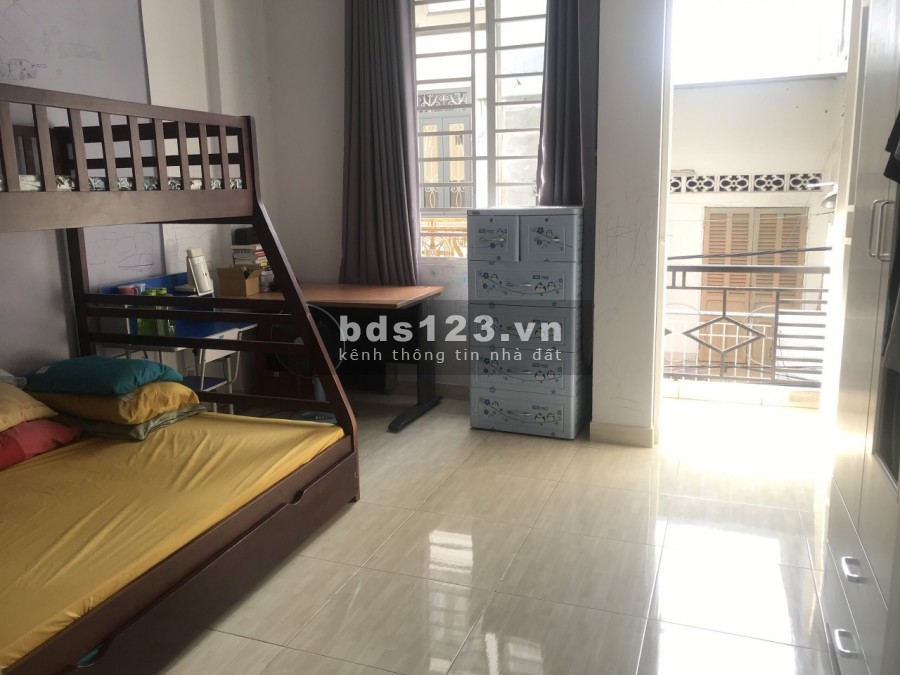 Hẻm xe hơi, 4 x 12 Gần Công viên Làng Hoa, Ngã 3 Thống Nhất.