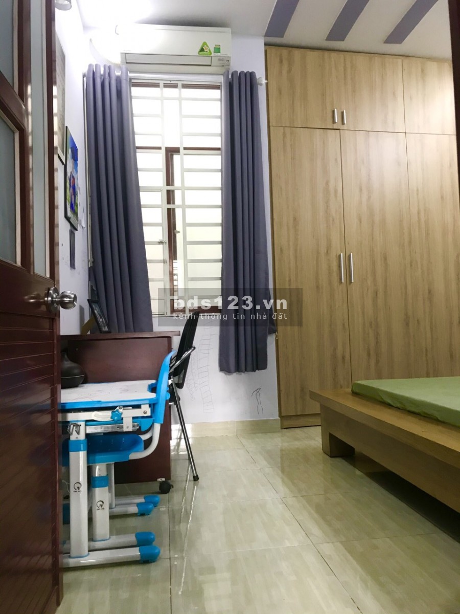 Hẻm xe hơi, 4 x 12 Gần Công viên Làng Hoa, Ngã 3 Thống Nhất.