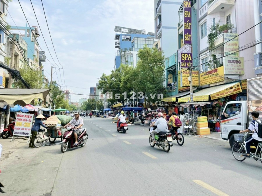 Bán nhà 3 tầng dt 46m2 hẻm 200 Hoàng Hoa Thám, P5, Bình Thạnh, giá 5.1 tỷ