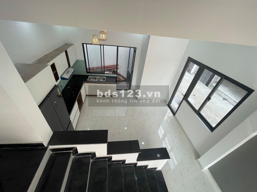 Bán nhanh căn nhà vừa xây xong bên sau lưng chợ Hưng Long Bình Chánh, SHR