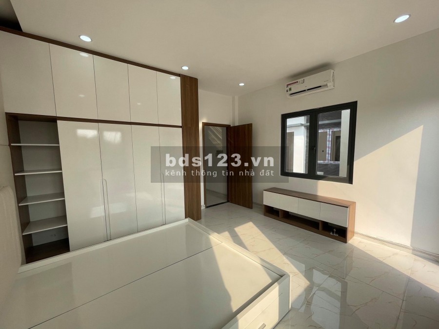 Bán nhanh căn nhà vừa xây xong bên sau lưng chợ Hưng Long Bình Chánh, SHR