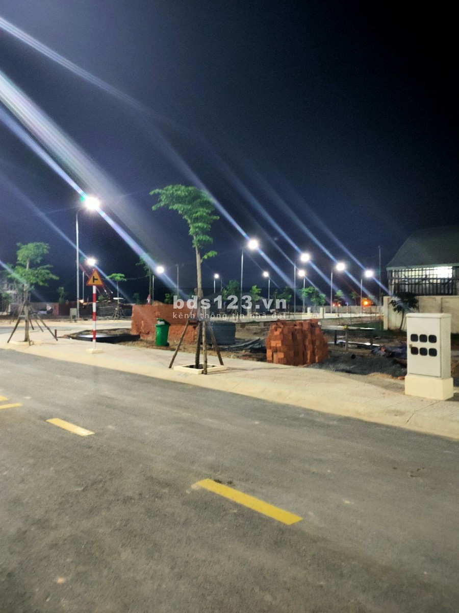 Nhà sát công viên, mặt đường 12m, SHR, chính chủ