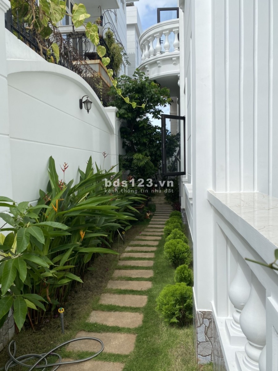 Bán biệt thự mặt tiền đường Ông Ích Khiêm, phường 9