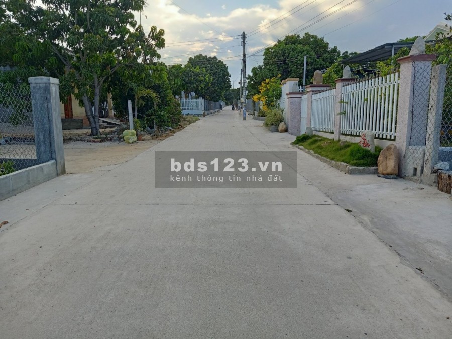Cần bán nhanh lô dất thổ cư ngay trung tâm xã cam thành bắc huyện Cam Lâm tỉnh Khánh Hòa, gần QL1A, chỉ với 2,5tr/m2