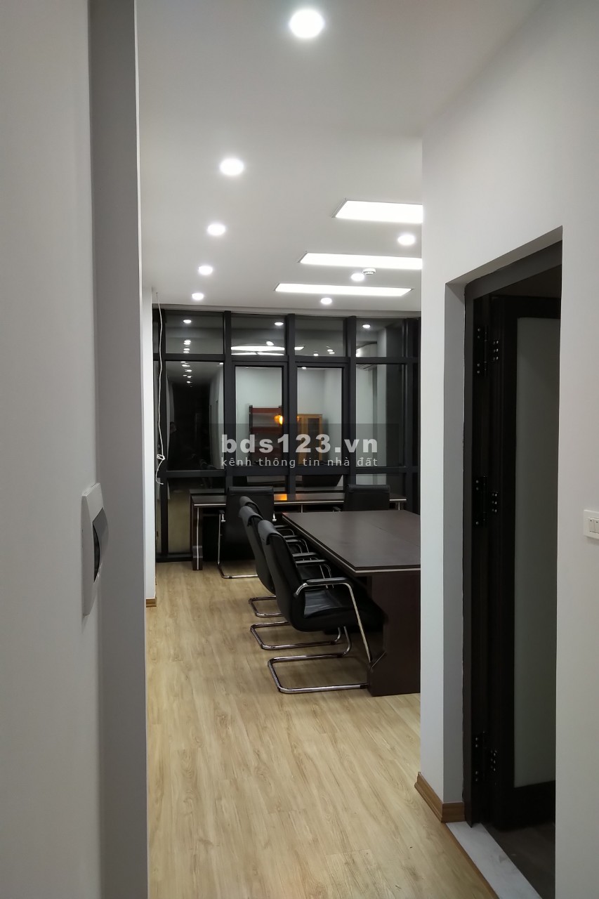 Nhà mặt phố Lạc Long Quân. 58m2 x 6 tầng. Đầy đủ bàn ghế, modem wifi & thang máy