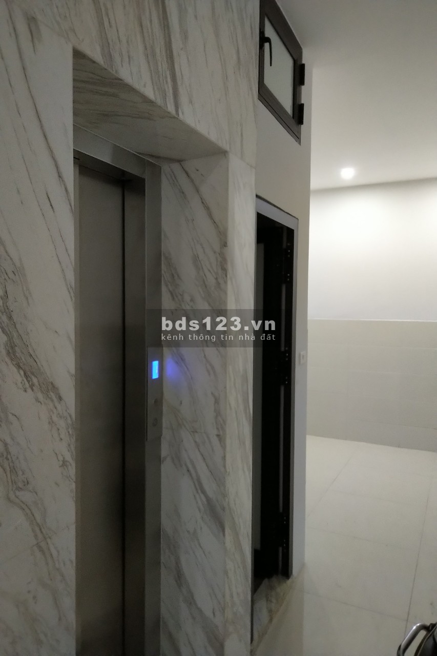 Nhà mặt phố Lạc Long Quân. 58m2 x 6 tầng. Đầy đủ bàn ghế, modem wifi & thang máy