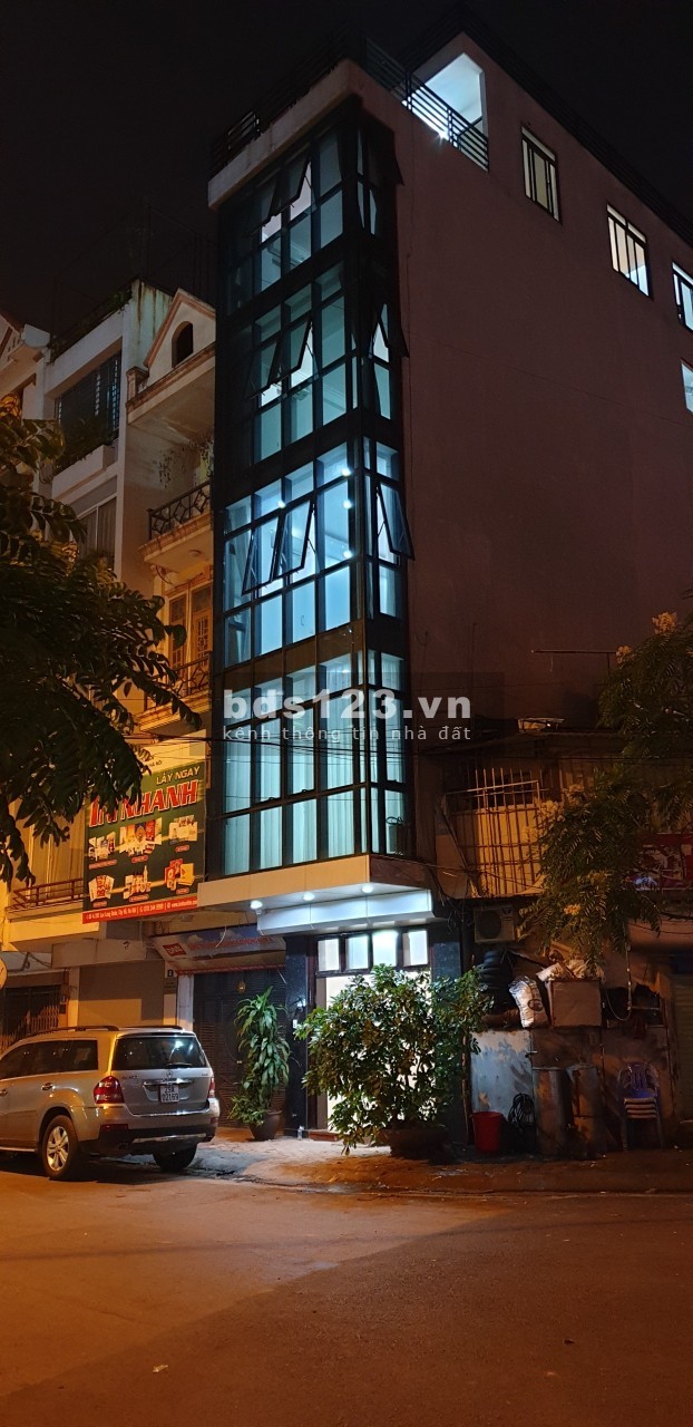 Nhà mặt phố Lạc Long Quân. 58m2 x 6 tầng. Đầy đủ bàn ghế, modem wifi & thang máy