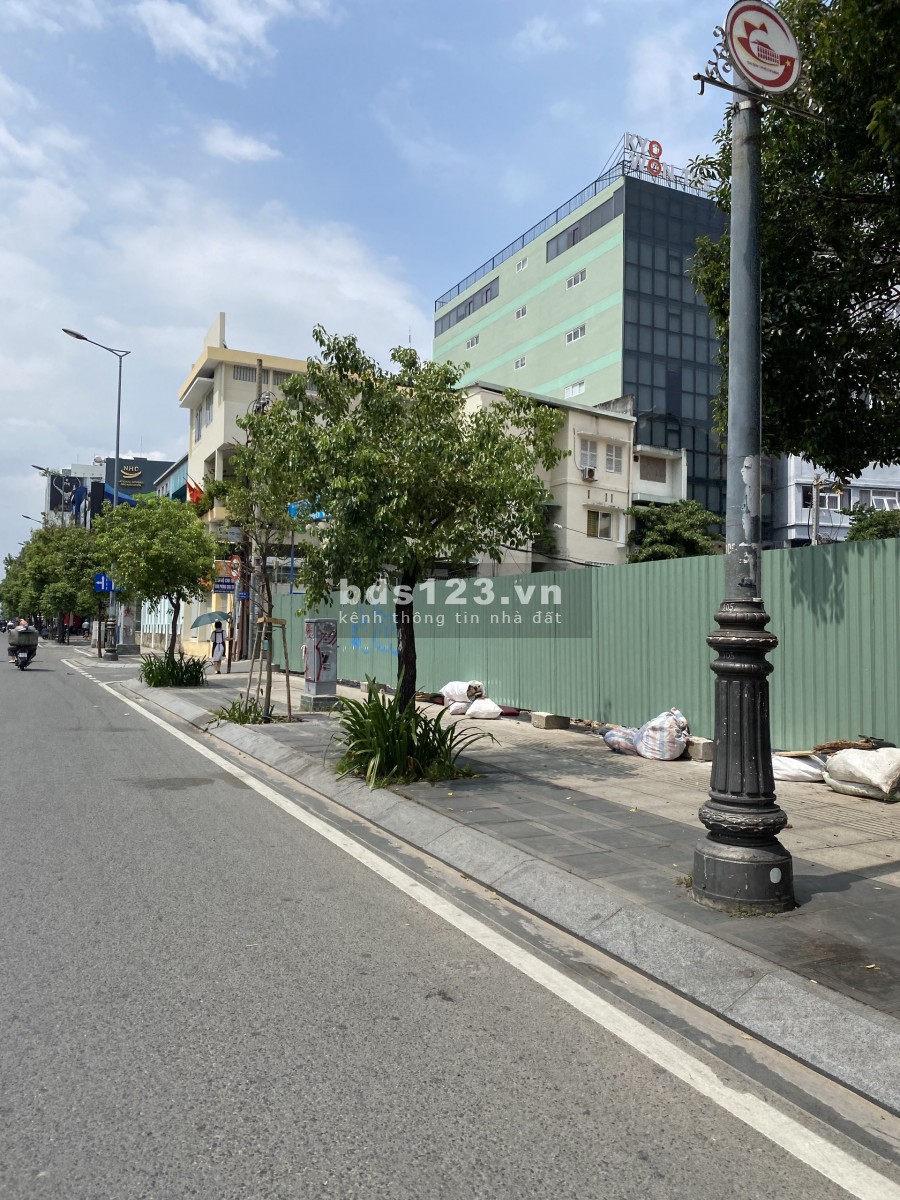 Bán gấp MT Nguyễn Chí Thanh, p16, Quận 11 sổ riêng, giá 2,2 tỷ 100m2 LK Vietcombank LH 0904518609