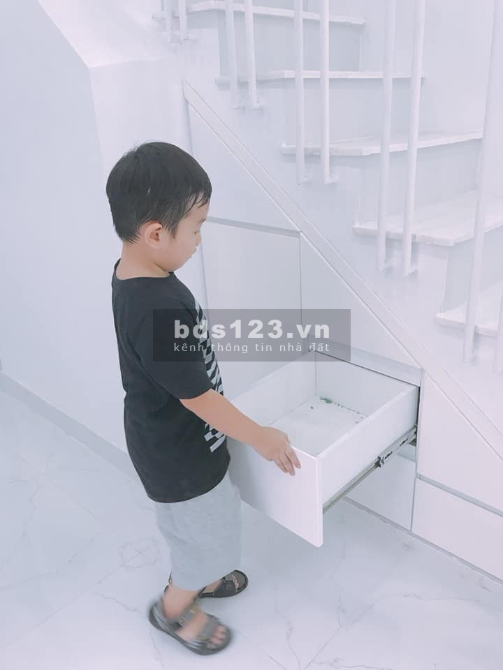 Bán nhà hẻm 647 Lạc Long Quân, giá rẻ rộng 36m2. LH: 0708000454.