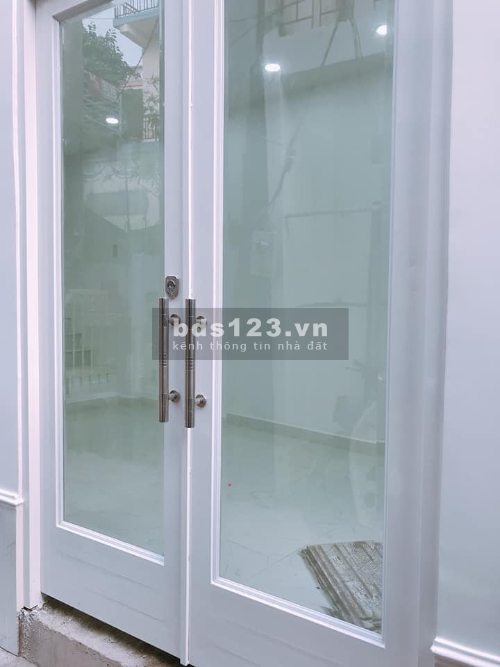 Bán nhà hẻm 647 Lạc Long Quân, giá rẻ rộng 36m2. LH: 0708000454.