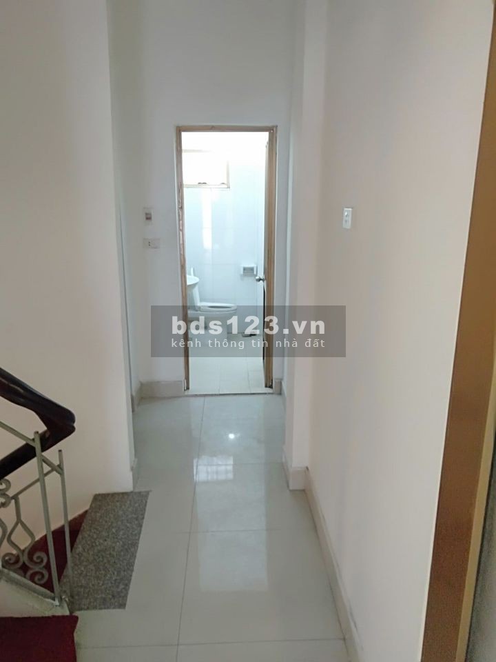 Bán nhà ngõ 285 Đội Cấn Ba Đình. Nhà đẹp về ở ngay. DT 45m2 giá chỉ 4.5 tỷ.