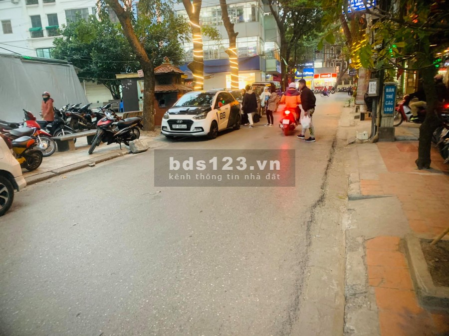 Mặt phố Trần Nguyên Đán, 40m, 5T, giá 7.2 tỷ: LH 0933967666.