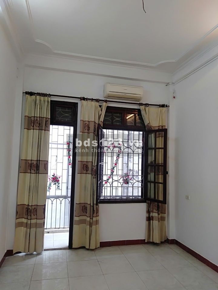Bán nhà ngõ 285 Đội Cấn Ba Đình. Nhà đẹp về ở ngay. DT 45m2 giá chỉ 4.5 tỷ.