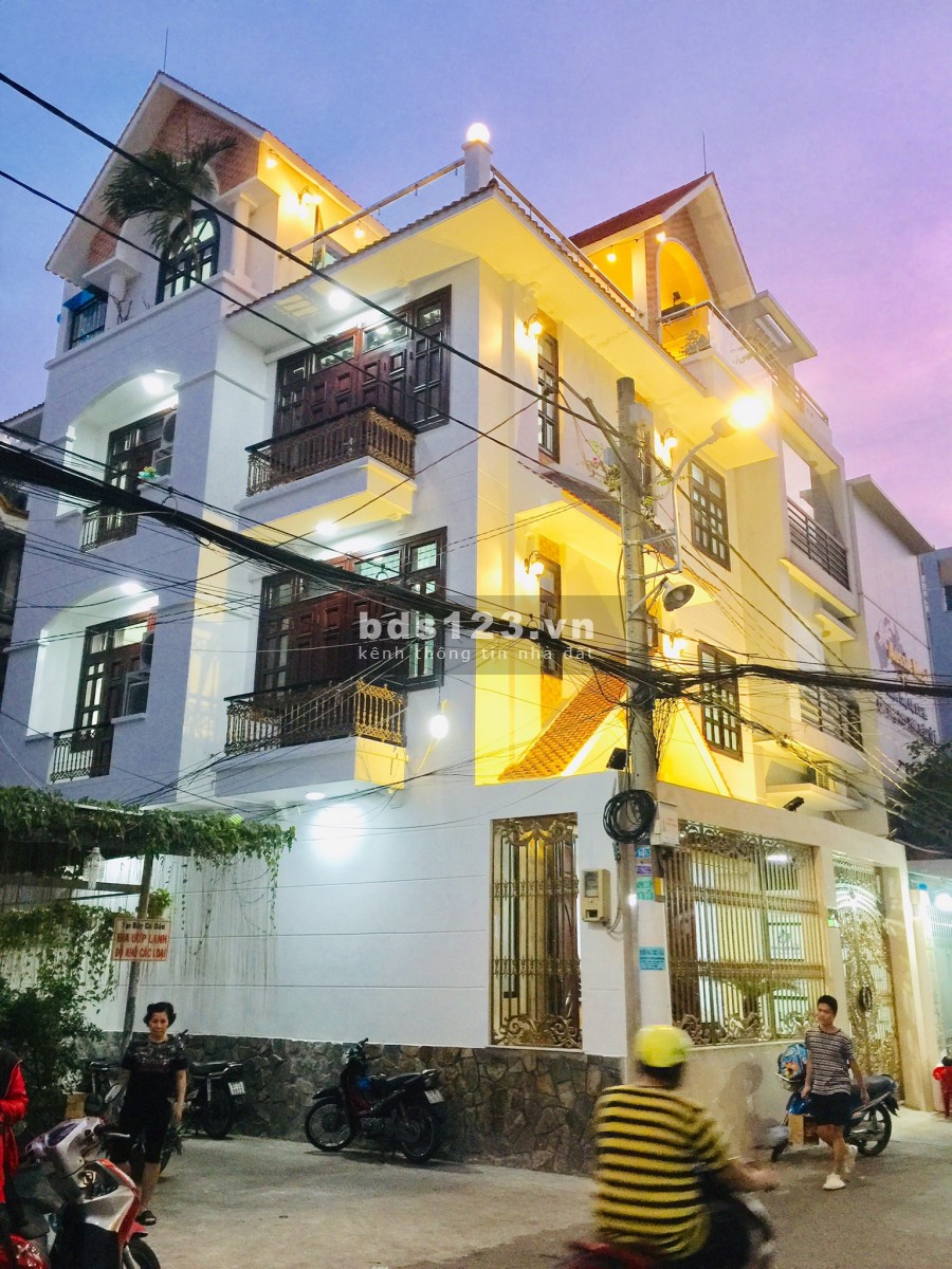 BIỆT THỰ, VILLA CMT8 - NGAY TRUNG TÂM QUẬN 10 - HẺM XE HƠI TRÁNH 1 TRỤC