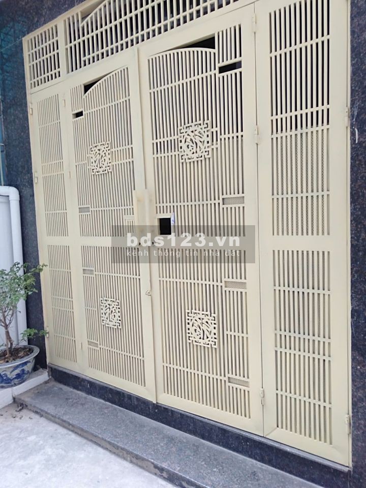 Bán nhà ngõ 285 Đội Cấn Ba Đình. Nhà đẹp về ở ngay. DT 45m2 giá chỉ 4.5 tỷ.