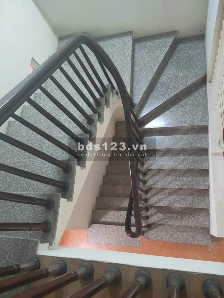 Bán nhà Đường Láng TT Đống Đa, 40m x 5 tầng, mặt tiền 4m, giá 3.8 tỷ