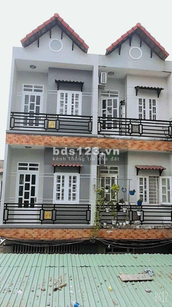 Bán nhà hẻm xe hơi. 1 trệt 2 lầu. Giá 1 tỷ 420