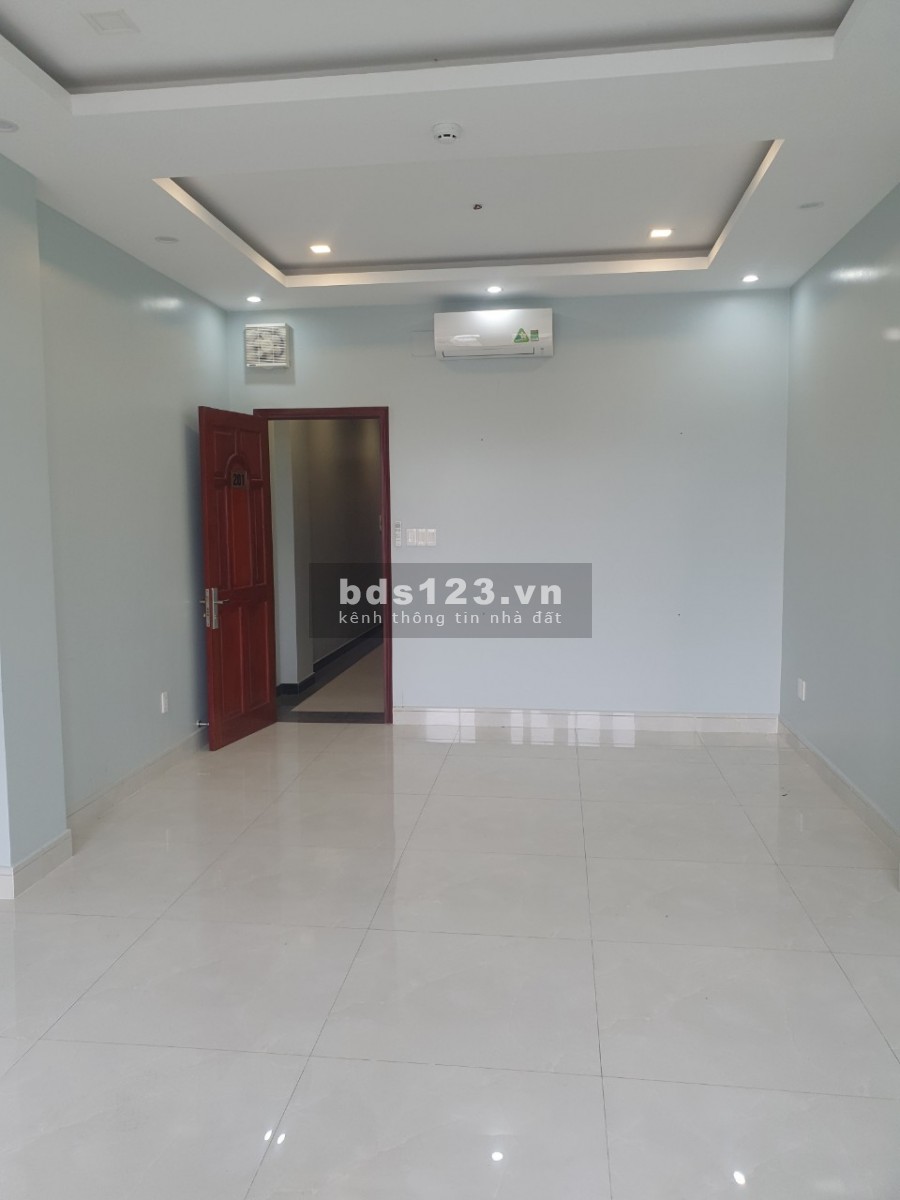 Chính chủ cho thuê nhà nguyên căn mặt tiền 214 Khánh Hội P6 Q4