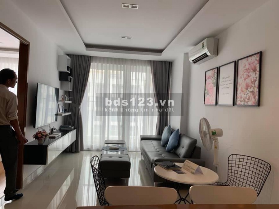 Cho thuê căn hộ Sky Center quận Tân Bình, 80m2 2PN, 2WC, giá 14tr. Full NT, LH: 0765568249 Anh Văn