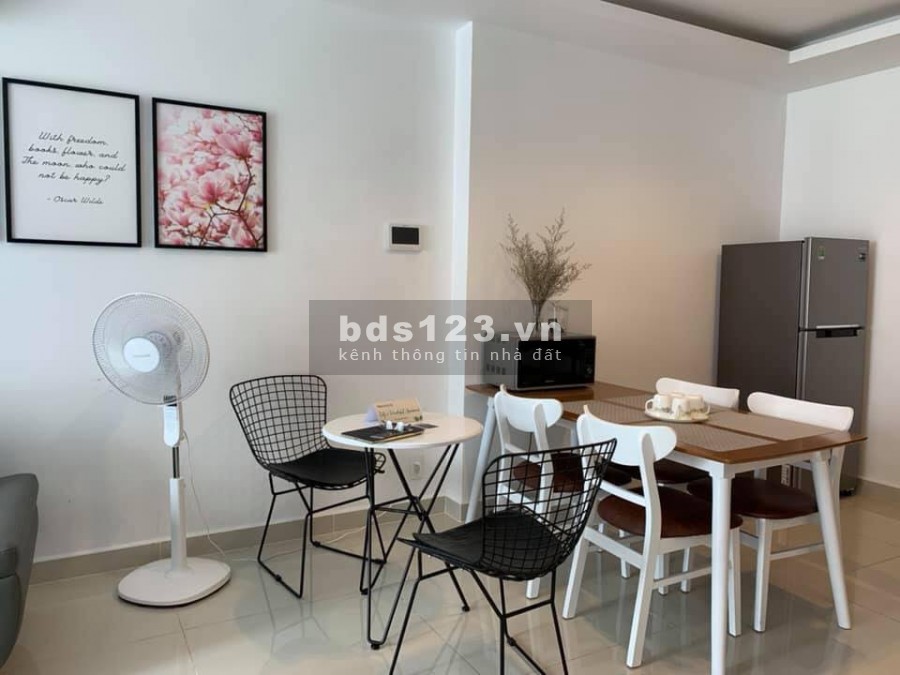 Cho thuê căn hộ Sky Center quận Tân Bình, 80m2 2PN, 2WC, giá 14tr. Full NT, LH: 0765568249 Anh Văn